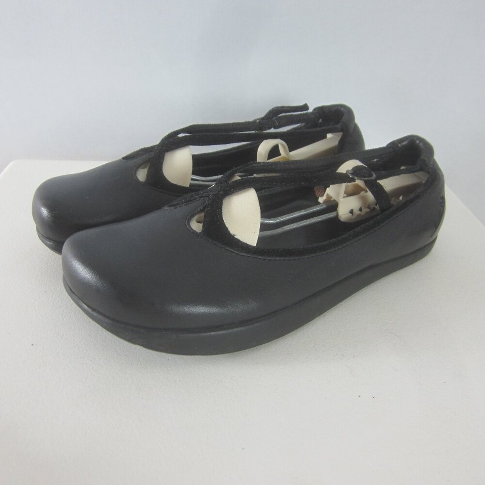 Black Earth Shoes by Kalsø